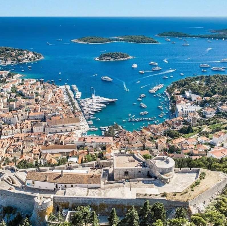 Apartments Luci Đảo Hvar Ngoại thất bức ảnh